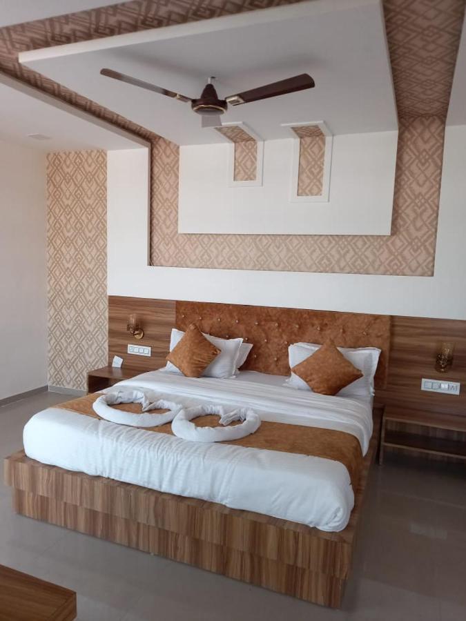 Hotel Nilkanth Inn Halol Bagian luar foto